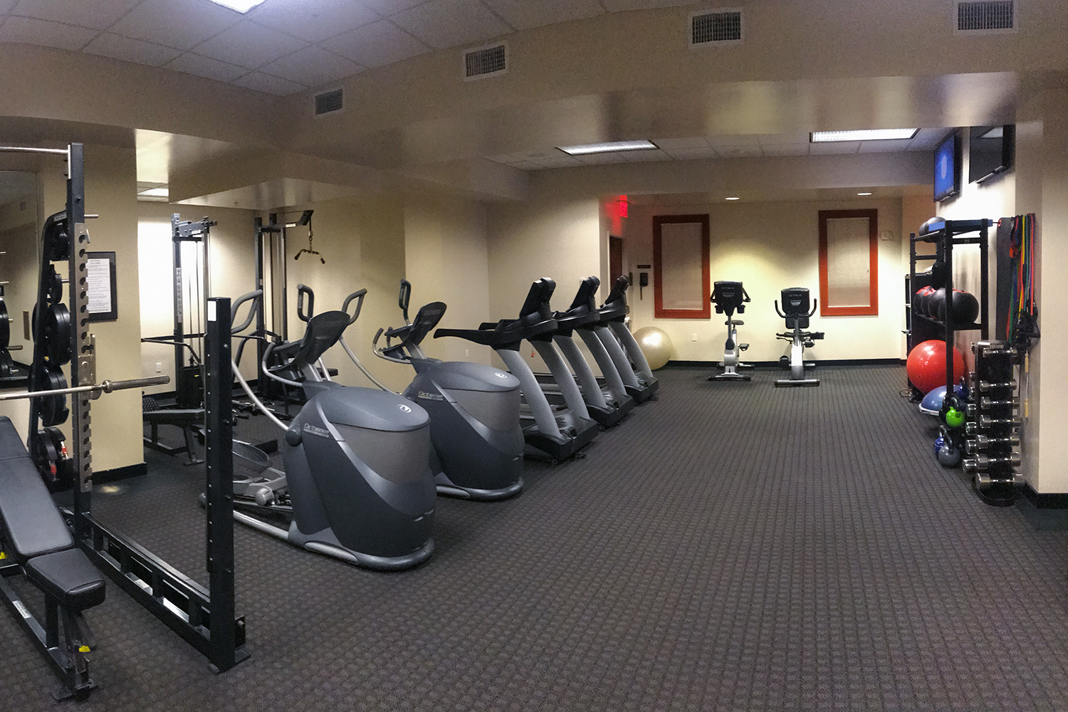 6467 Fitness Pano1_1500x1000 Fitness room
